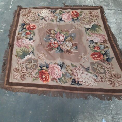 Persian Rug 1.6m (5’2”) x 1.6m (5’2”) - RENTAL ONLY